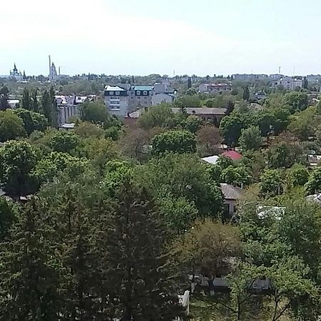 Apartment On Prospekt Peremogi Chernihiv Bagian luar foto