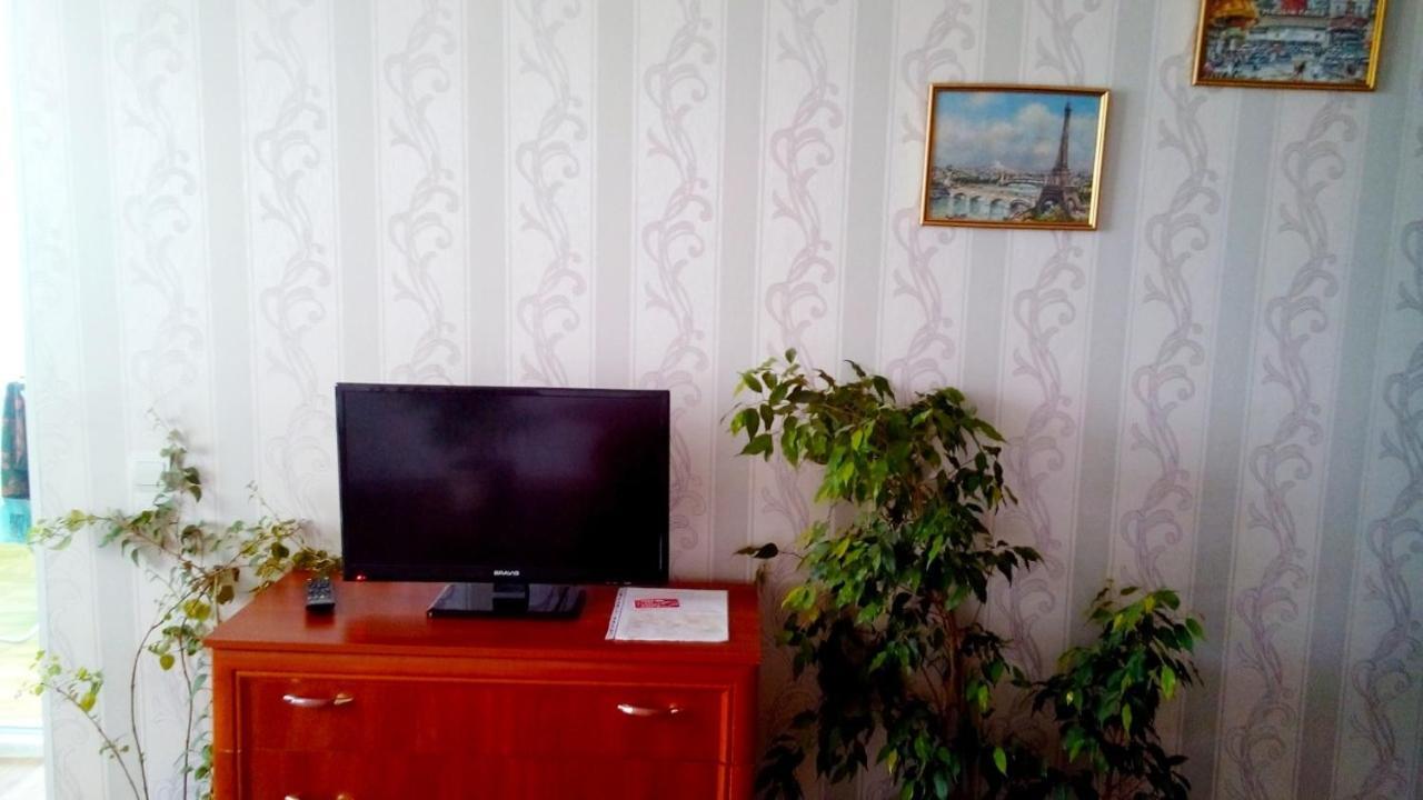 Apartment On Prospekt Peremogi Chernihiv Bagian luar foto