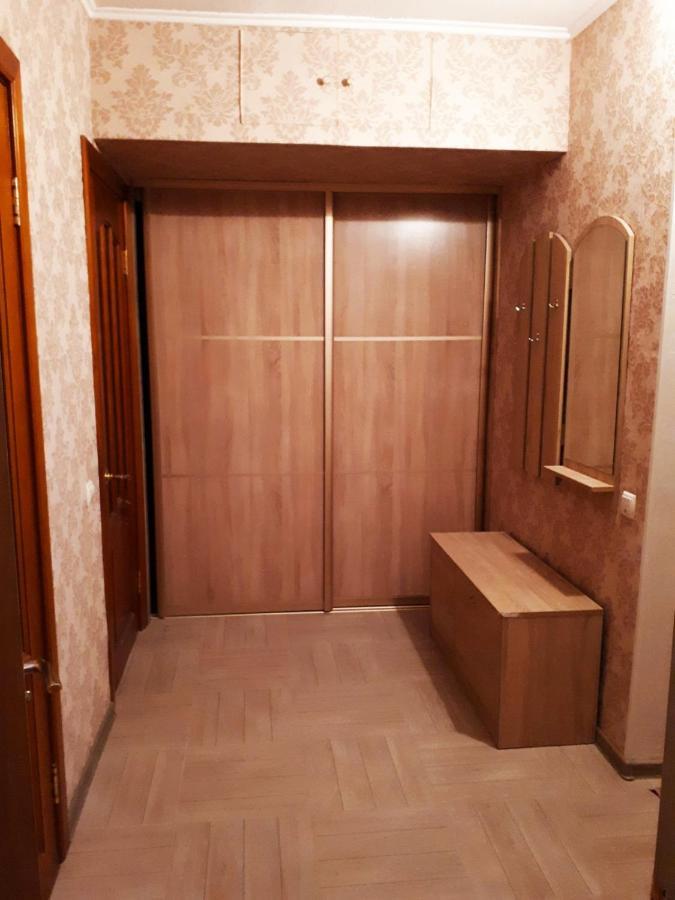 Apartment On Prospekt Peremogi Chernihiv Bagian luar foto